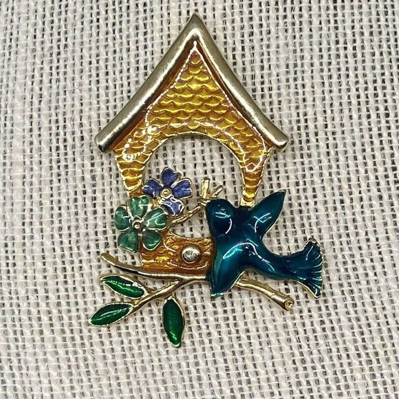 Vintage JJ Birdhouse Bird Flowers‎ Pin Gold Toned Enamel - Picture 1 of 2